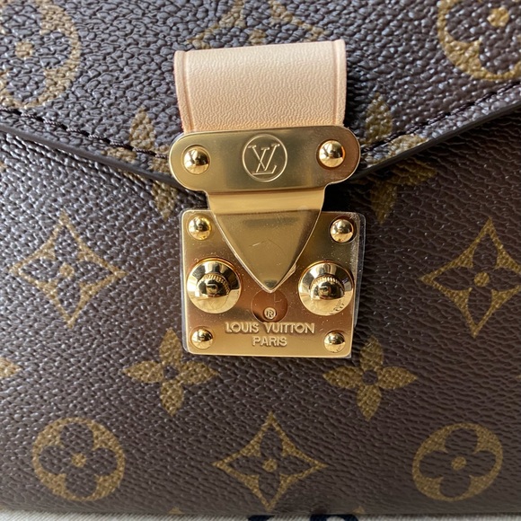 Authentic Louis Vuitton Pochette Métis Monogram - Picture 3 of 12